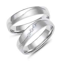 Trouwring witgoud/platina 3 diamanten